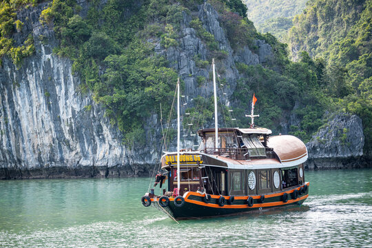 Vietnam, Cat Ba, Halong, Asien, Reisen, Travel, Wasser, Felsen, Boote