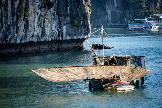 Vietnam, Cat Ba, Halong, Asien, Reisen, Travel, Wasser, Felsen, Boote