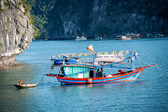 Vietnam, Cat Ba, Halong, Asien, Reisen, Travel, Wasser, Felsen, Boote