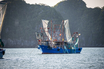 Vietnam, Cat Ba, Halong, Asien, Reisen, Travel, Wasser, Felsen, Boote