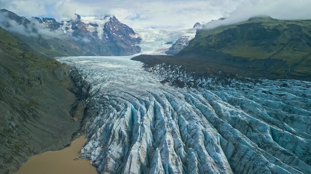 Svinafellsjokull glacier in Vatnajokull National Park. Iceland