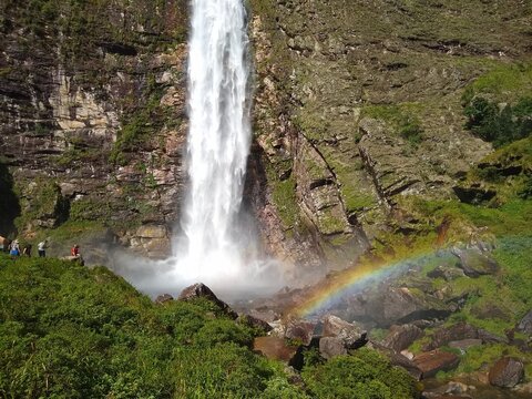 um arco &iacute;ris na Casca d&acute;anta, primeira cachoeira do Rio S&atilde;o Francisco, em S&atilde;o Roque de Minas, sul de Minas Gerais, Brasil.