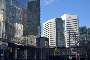 Obraz premium looking north on York St to Citigroup Place, a business center, Toronto