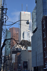 Obraz premium looking southeast on Adelaide St W from Duncan St to financial district, Toronto