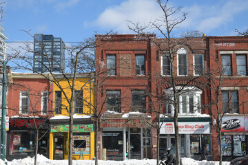 Naklejka premium exterior building facades and shop signs on buildings from 419 to 411 Spadina Av, Toronto, winter
