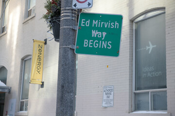 Naklejka premium Ed Mirvish Way BEGINS sign on Duncan St, Toronto