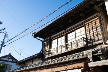 日本の瓦屋根の和風建築、木造建築の２階部分