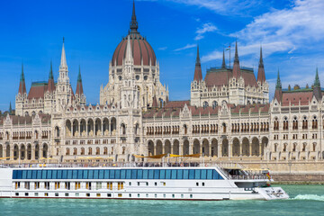 Obraz premium Hungary, boat cruise on Danube River near Budapest Parliament. Panoramic view of city skyline of Budapest historic center