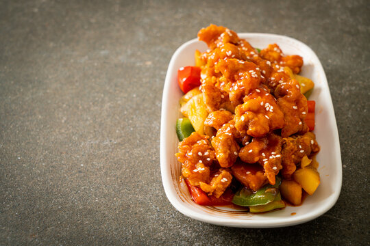 fried crispy chicken with sweet and sour sauce