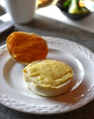 Cheddar And Leicester Bun White