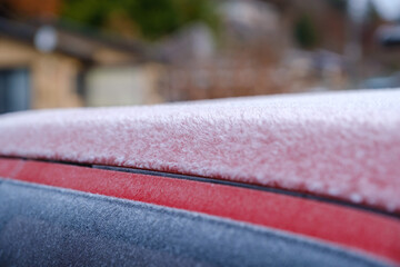 凍り付いた車のボディ　寒冷地