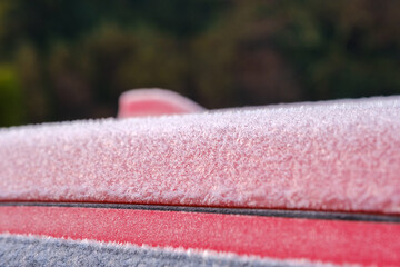 凍り付いた車のボディ　寒冷地