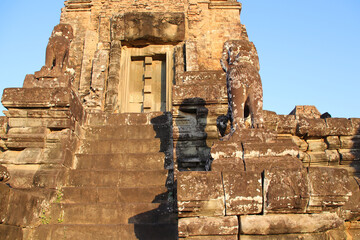 Naklejka premium ruined ancient hindu and buddhist khmer temple (pre rup) in angkor in siem reap in cambodia 