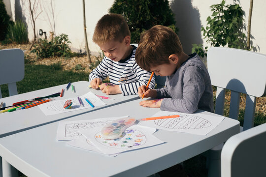 Friends playing with colors