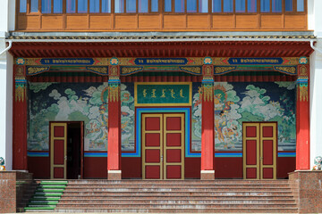 Fototapeta premium Painted walls and red doors of a Buddhist temple