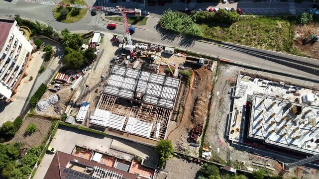 drone, immagini di cantiere, palazzo in costruzione in citt&agrave;. Campania. Italia.