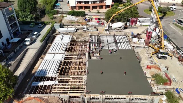 drone, immagini di cantiere, palazzo in costruzione in citt&agrave;. Campania. Italia.
