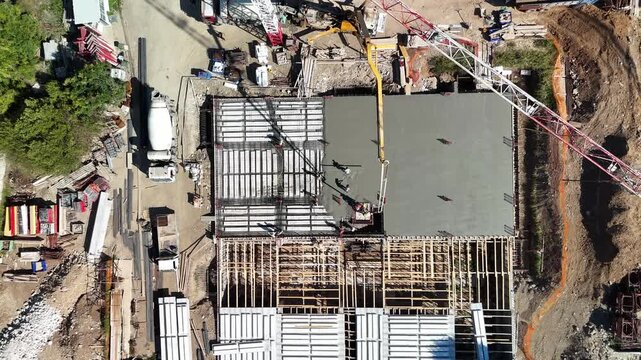 drone, immagini di cantiere, palazzo in costruzione in citt&agrave;. Campania. Italia.