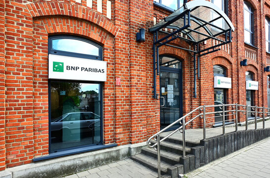 Ł&oacute;dź, Poland, Europe - 08.17.2025 : BNP PARIBAS logo on branch office at Rzgowska street, renovated historic building of former Cotton Factory of Stolarow Brothers from 19th century, Rzgowska street