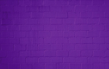 Rustikale Wand als Hintergrund mit lila Backsteinen