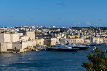 Obraz premium Panorama of the city of Valletta Malta with bays and coastline.