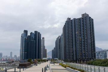 Obraz premium The Kai Tak Victoria Harbour waterfront residential area is divided into the city center area and the runway area .Residential buildings are rising on both sides of the Kai Tak Sky Garden.