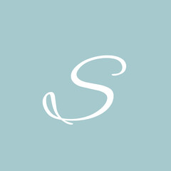 Obraz premium Elegant white script capital letter s displayed prominently over a soft pastel blue background suggesting sophistication and classic typography design elements.