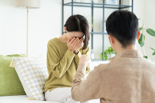 夫婦喧嘩をするミドルの夫婦
