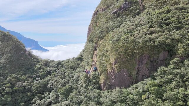 Trilha ou Trekking para o Pico Paran&aacute; escalaminhada de grampos na serra do ibitiraquire Antonina Mata Atl&acirc;ntica