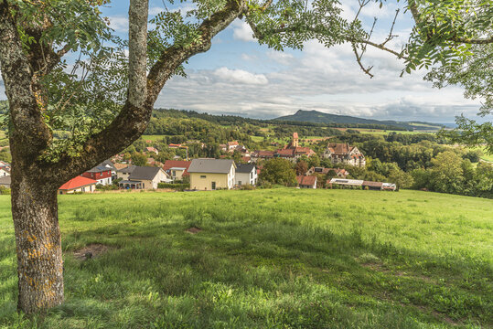 Blumenfeld village with Hohenstoffeln volcano in background, Hegau, Baden-Wuerttemberg, Germany