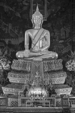 Golden Buddha statue, Bhumispara mudra, Buddha Gautama at the moment of enlightenment, Wat Worawihan, Wat Prayurawongsawas Worawihan, Bangkok, Thailand