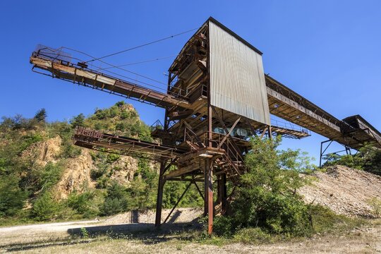 Conveyor system and sorting plant in the disused Vatter porphyry quarry, Dossenheim, Baden-W&uuml;rttemberg, Germany