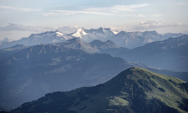 Evening atmosphere, view of Reichenspitze and Zillertal Alps, in front Hohe Salve, dramatic mountain landscape, view from Scheffauer, Tyrol, Austria