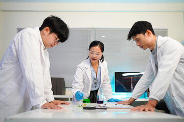 Obraz premium A professional scientists are testing ,recording and discuss the results of eco skin care or natural cosmetics in laboratory where the efficiency organic product are made by using the herbs