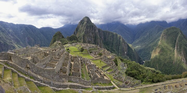 Machu Picchu, Ruined city of the Incas with Mount Huayana Picchu, Andes Cordilleria, Urubamba province, Cusco, Peru