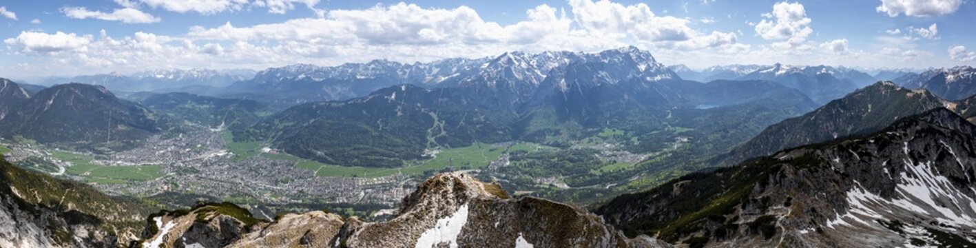Mountain panorama, Kramerspitz and Zugspitz massif, Garmisch-Patenkirchen, Bavaria, Germany