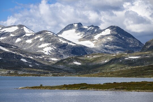 View of Lake Tyin and mountains, Jotunheimen National Park, Norway