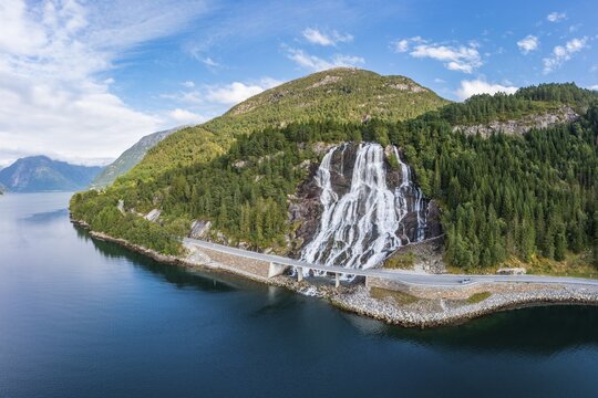 Furebergfossen waterfall on the Maurangerfjord, Hardangerfjord, Sundal, Hardanger region, Norway