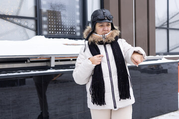 Obraz premium Female portraits of emotions, facial expressions. A fun winter walk