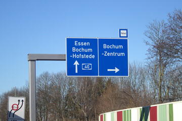 Fototapeta premium Autobahn A40, Ausfahrt Bochum-Zentrum, Essen, Bochum-Hofstede