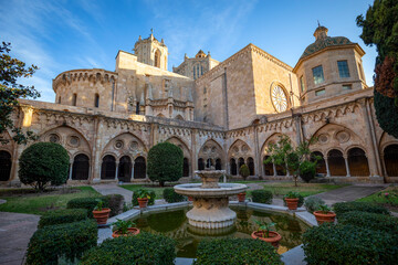 Naklejka premium Fountain in the Gothic cloister of Tarragona Cathedral, Catalonia, Spain