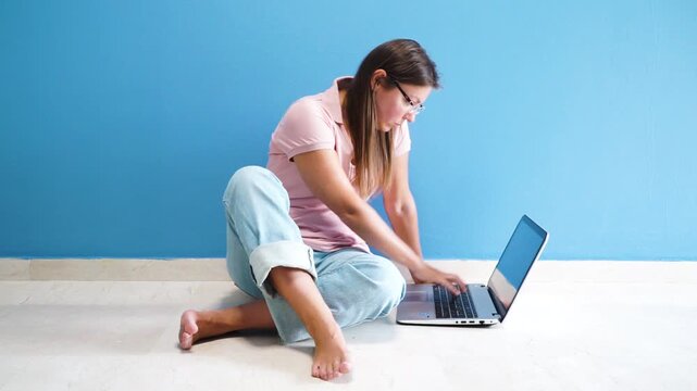 person working with a laptop, woman typing on notebook