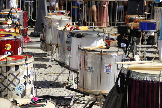Instrumentos de Percuss&atilde;o Bloco de Carnaval de Rua - Surdo - Caixa - Timbau - Repique.