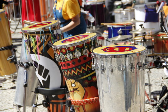 Instrumentos de Percuss&atilde;o Bloco de Carnaval de Rua - Surdo - Caixa - Timbau - Repique.