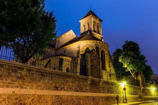 Saint-Pierre de Montmartre church in Paris at night, France