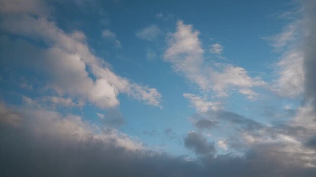 千切れ雲」の写真素材 | 2,159件の無料イラスト画像 | Adobe Stock