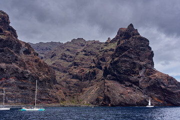 Boats at Los Gigantes cliffs