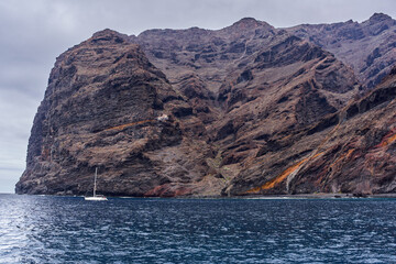 Boats at Los Gigantes cliffs