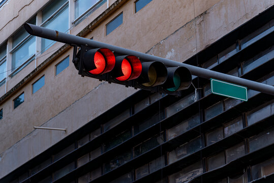 edificio, arquitectura, muro, firmar, cielo, calle, ciudad, cristaleras, casa, circulaci&oacute;n, viejo, alumbrado, rojo, l&aacute;mpara, fachada, ladrillo, transportaci&oacute;n, azul, ferrocarril, seguridad, carretera,