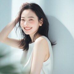 健康的な白い歯を見せている笑顔の女性
